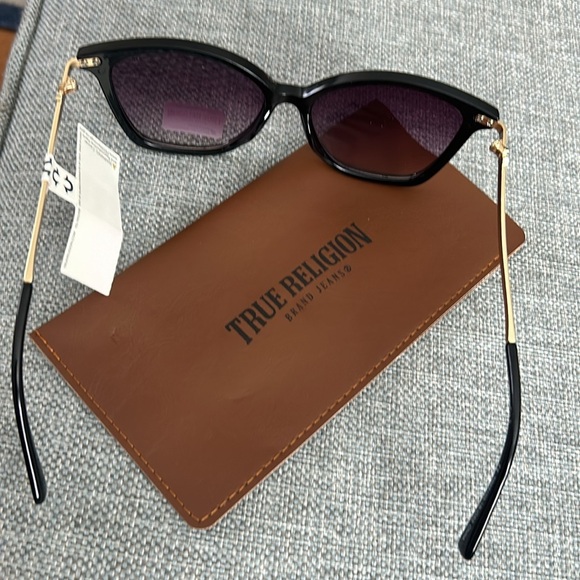 TRUE RELIGION Cat Eye Oversized  Sunglasses - Picture 8 of 9